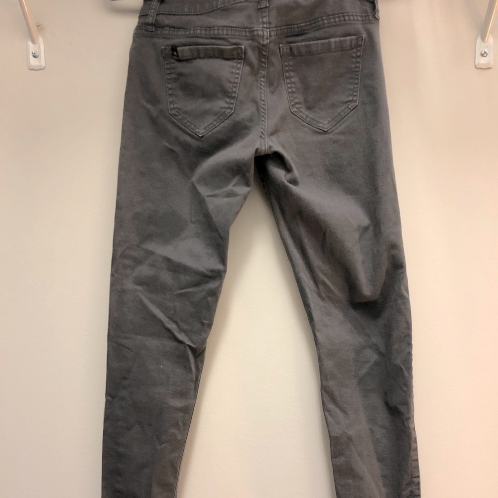 Gray low rise straight leg skinny jeans size 3 hot topic